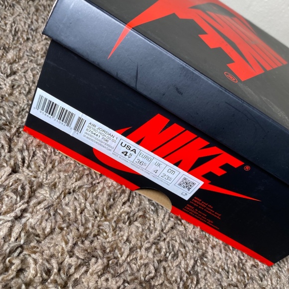 Air Jordan Retro 1 High - Picture 5 of 6